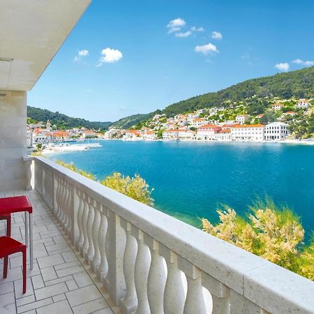 Beautiful Home In Pucisca With Wifi エクステリア 写真