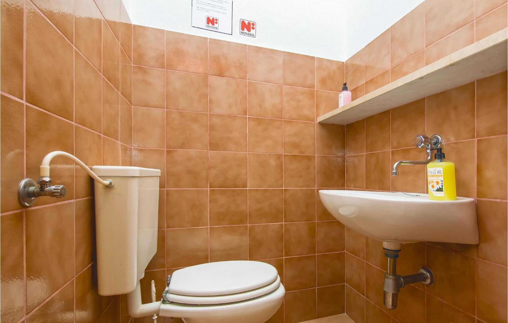 Beautiful Home In Pucisca With Wifi エクステリア 写真