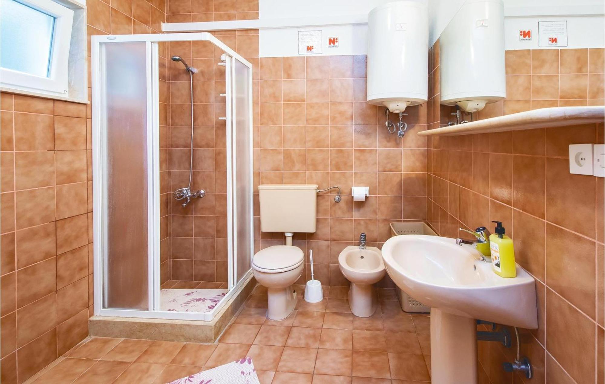 Beautiful Home In Pucisca With Wifi エクステリア 写真
