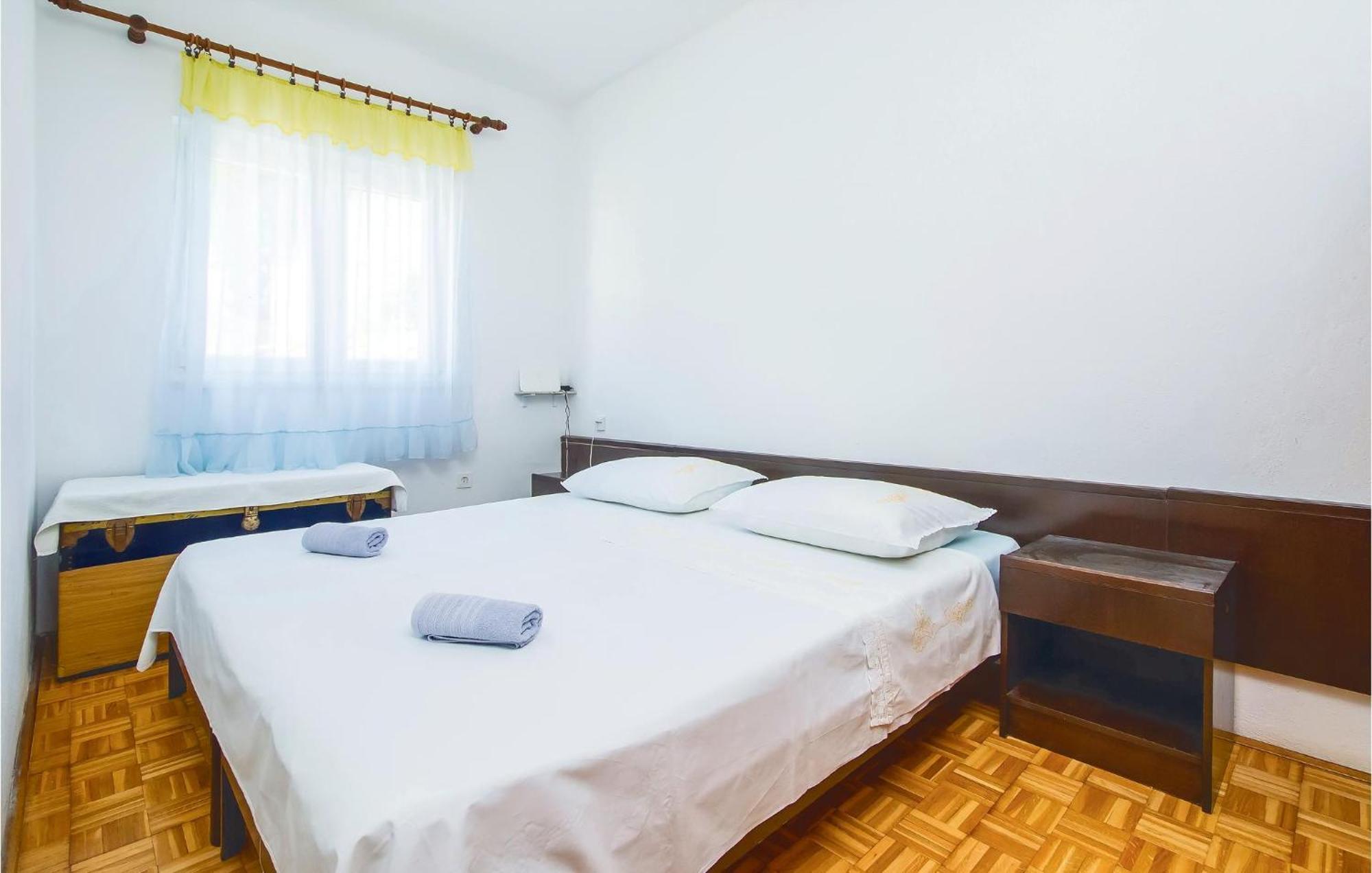Beautiful Home In Pucisca With Wifi エクステリア 写真