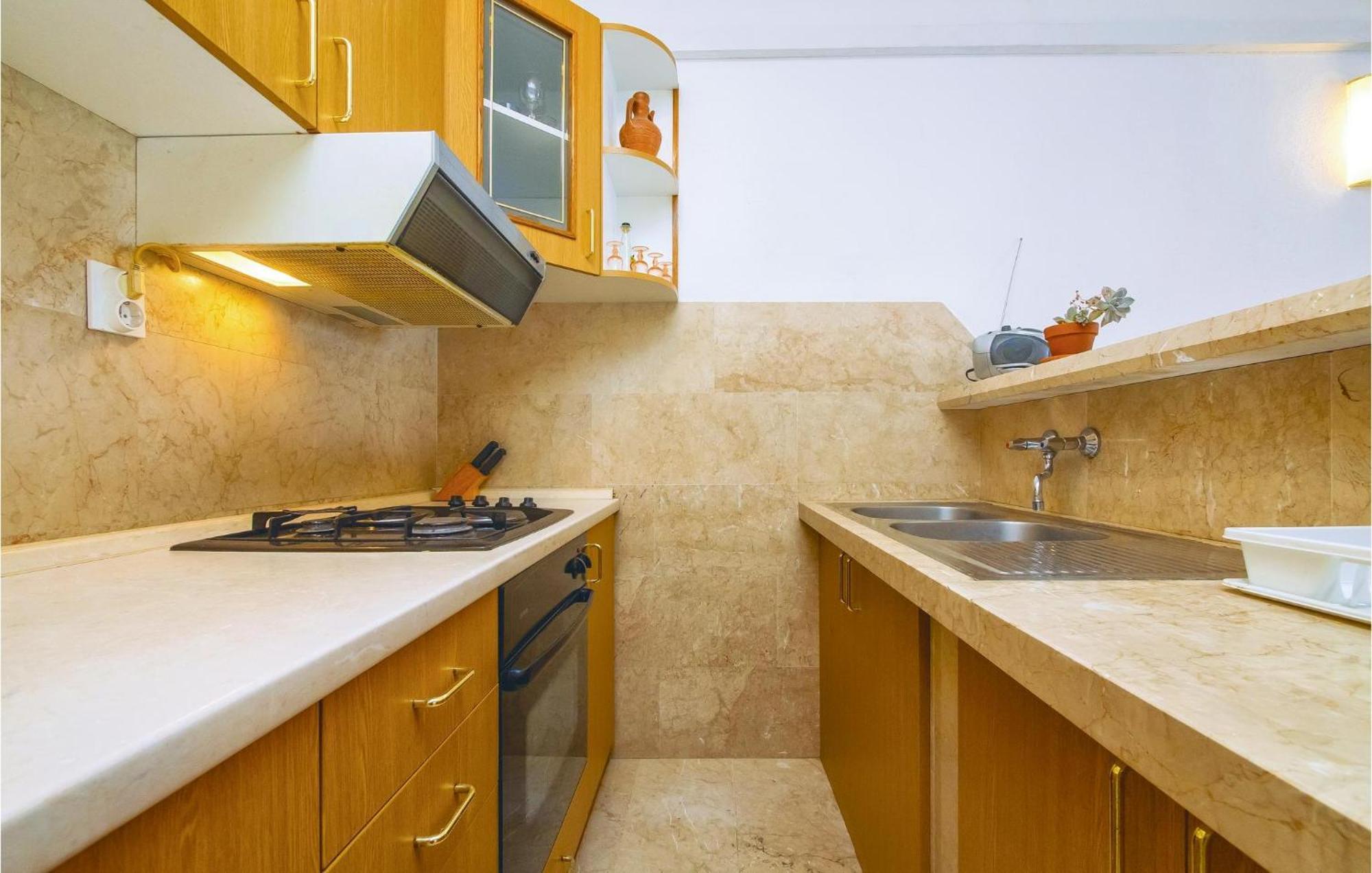 Beautiful Home In Pucisca With Wifi エクステリア 写真